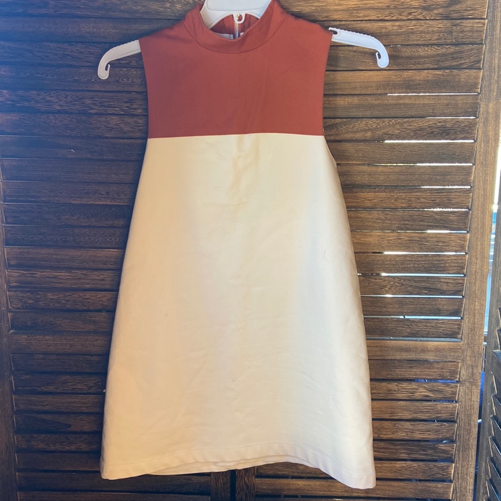 Sleeveless dress